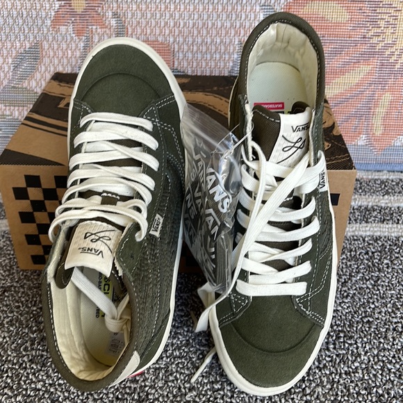 Vans Men’s The Lizzie
Quilted Grape Leaf
VN0A4BX150K
Sneakers - Picture 13 of 16